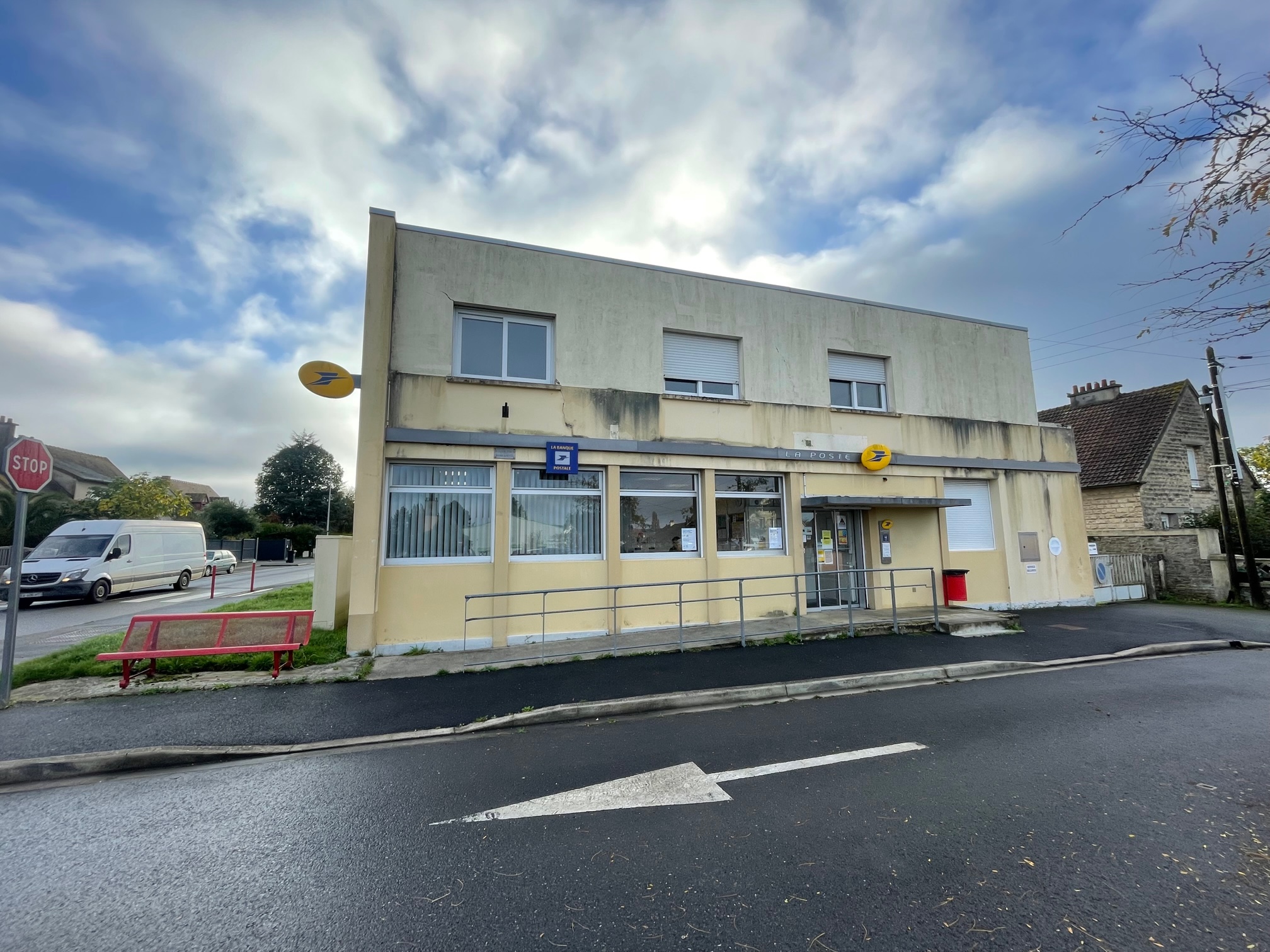 LA POSTE (1)