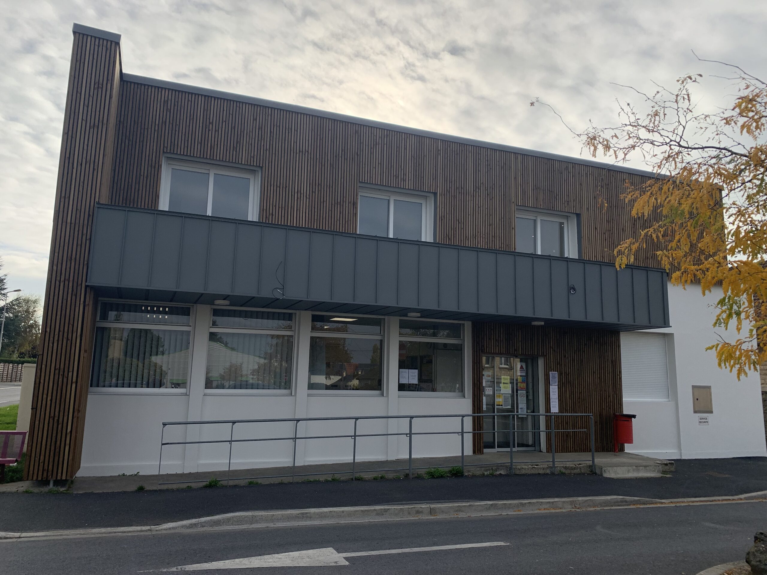 LA POSTE (13)